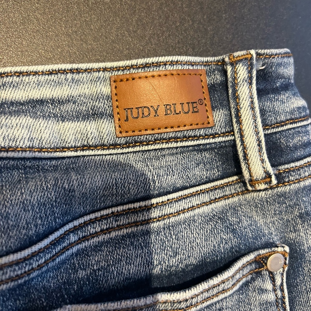 Judy Blue Women's Ripped Jean Shorts - Light Blue - Picture 6 of 6